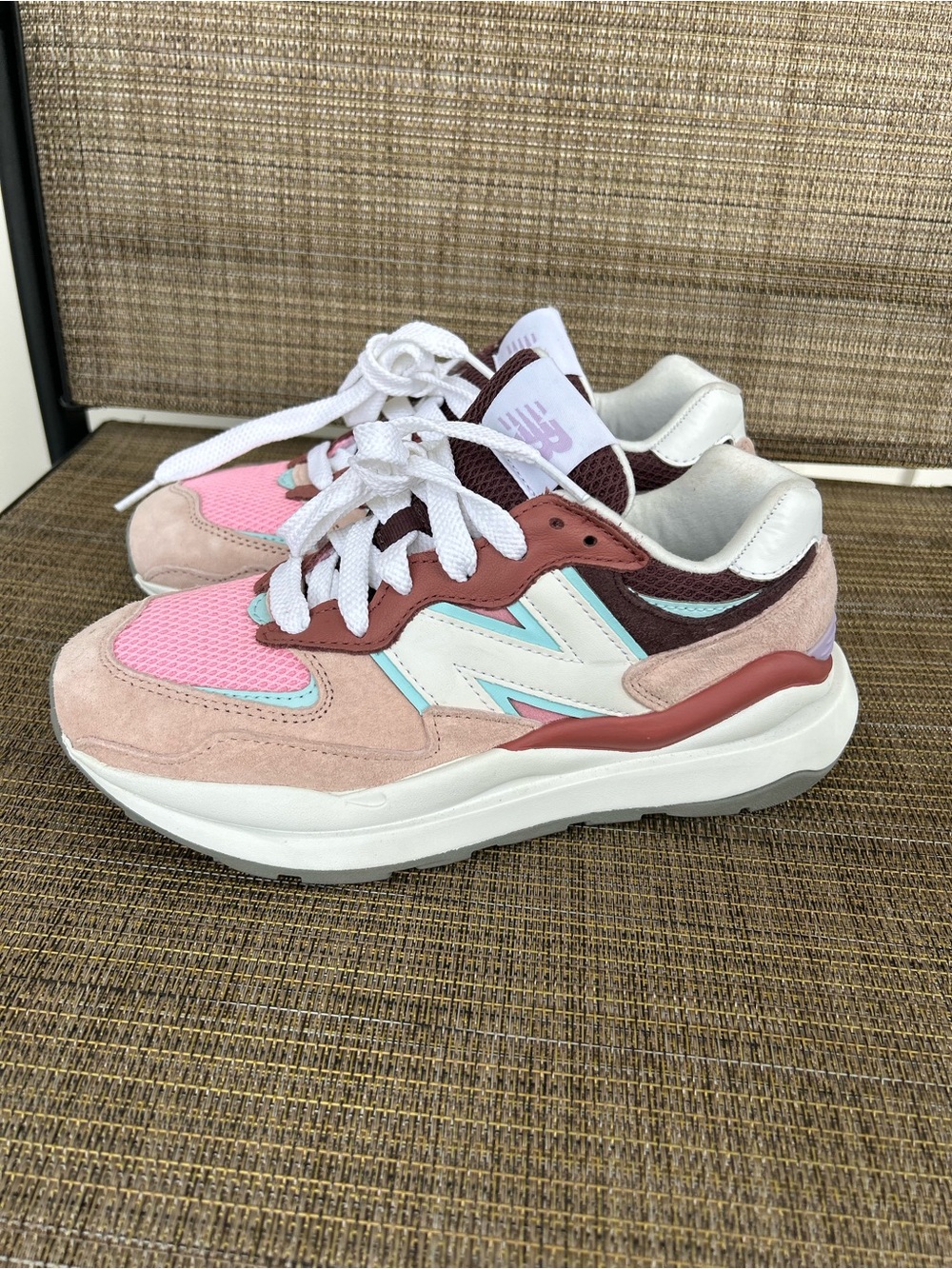 Rare New Balance size 7 Women’s 57/40 Sneakers Trainers Pink Sand White w5740psp